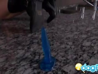 Κάτι σπουδαίο emo kami κάθεται επί αυτήν κώλος plug
