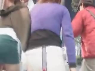 אסייתי נוער כוסיות הַברָקָה מכשף רגליים שיערי ב מינים חצאיות בחוץ