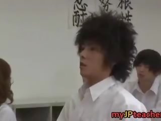 ยอด ญี่ปุ่น ครูผู้สอน และ จำนวนมาก ของ xxx หนัง