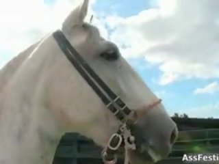 Две мадами с грандиозен дупе и голям цици част 1