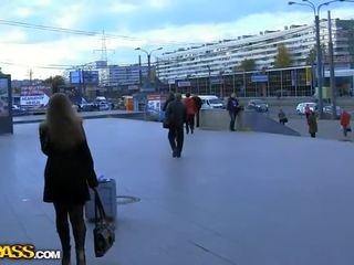 Очарователен азиатки в мотика нагоре за майната филм